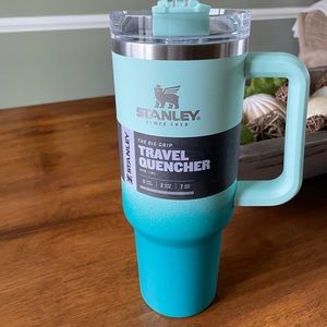 🎉NWT! Stanley 40oz Quencher🎉